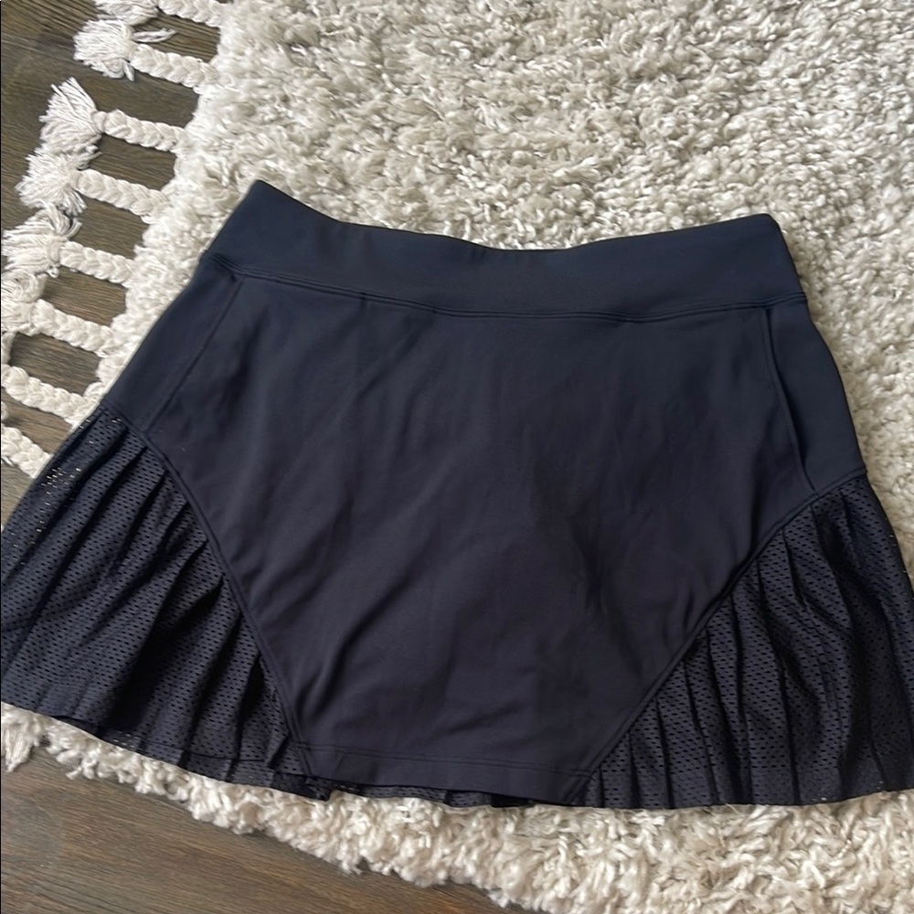 Black Under Armour Skirt
Women’s golf skirt
Women’s tennis skirt
